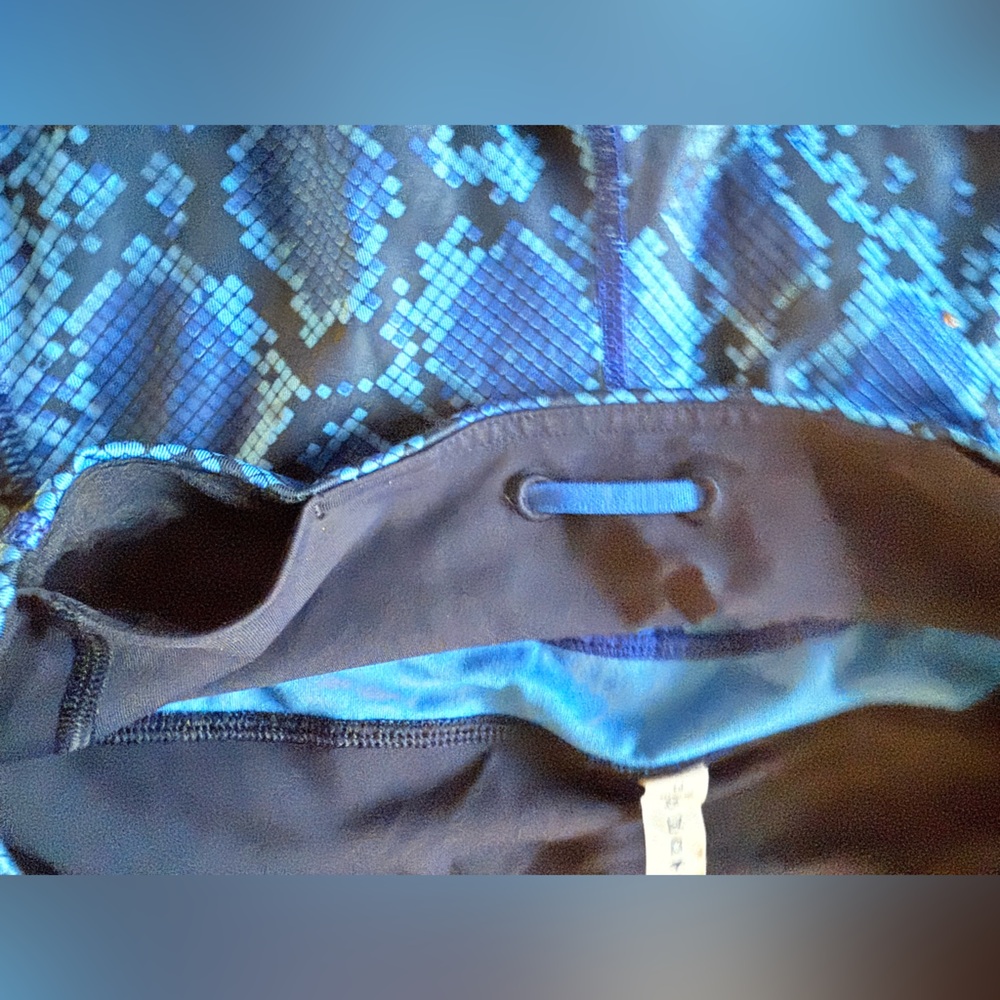 Lululemon "Full-On Luon" Blue Mini Ziggy Snake Print Cropped Leggings US 8 - Picture 8 of 13